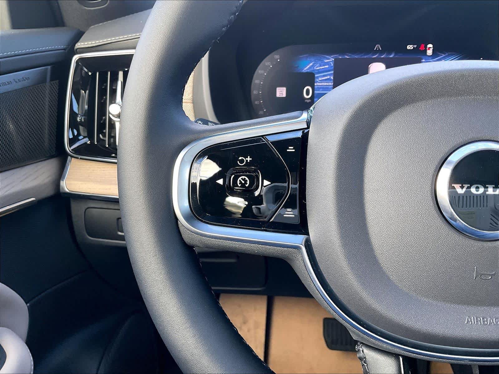 New 2027 Volvo XC90 T8 Plus AWD/4WD image 17