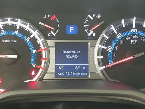 Used 2018 Toyota 4Runner TRD Off-Road Premium AWD/4WD image 25