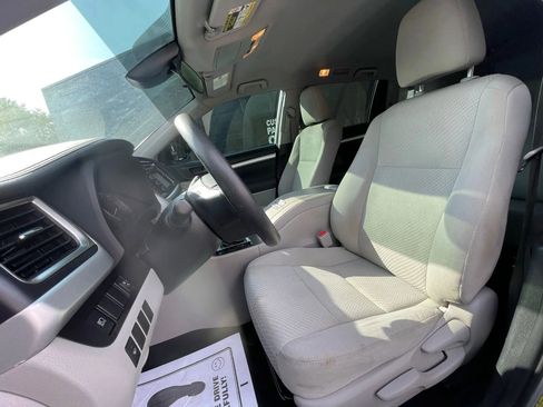 Used 2019 Toyota Highlander LE image 21