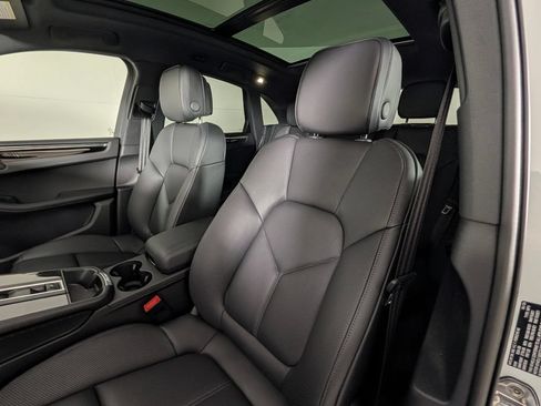 New 2026 Porsche Macan AWD/4WD image 5