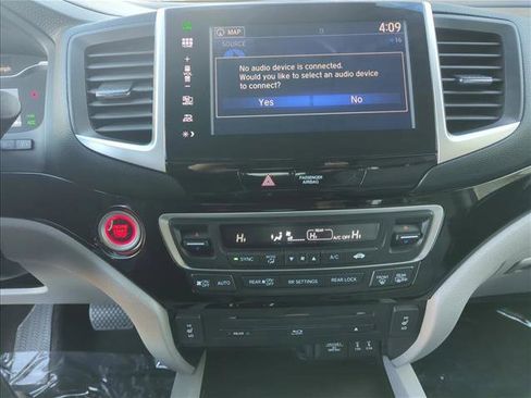 Used 2016 Honda Pilot Touring image 18