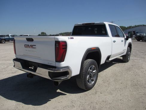 New 2026 GMC Sierra 3500 SLT AWD/4WD image 4
