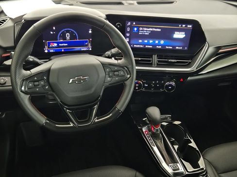 Used 2024 Chevrolet Trax RS FWD image 29