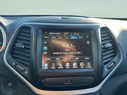 Used 2018 Jeep Cherokee Latitude Plus image 26