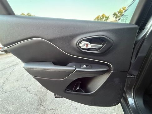 Used 2016 Jeep Cherokee Limited FWD image 25