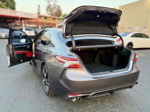 Used 2018 Toyota Camry XSE FWD image 10