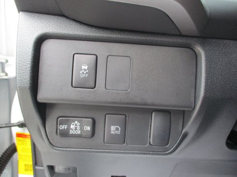 Used 2023 Toyota Tacoma SR5 w/ Technology Package AWD/4WD image 16
