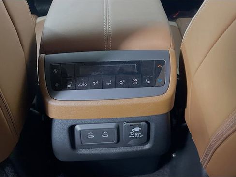 New 2026 Nissan Pathfinder Platinum image 15