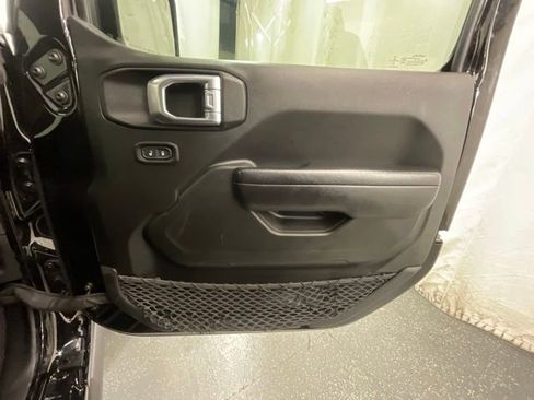 Used 2022 Jeep Wrangler Unlimited Rubicon w/ LED Lighting Group AWD/4WD image 22