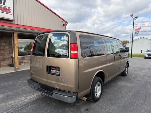 Used 2004 Chevrolet Express 2500 Passenger image 4