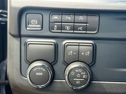 Used 2026 Chevrolet Tahoe Premier RWD image 38