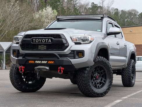 Used 2019 Toyota Tacoma TRD Sport image 4