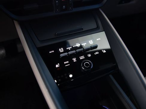 Certified 2024 Porsche Macan 4 Electric AWD/4WD image 14