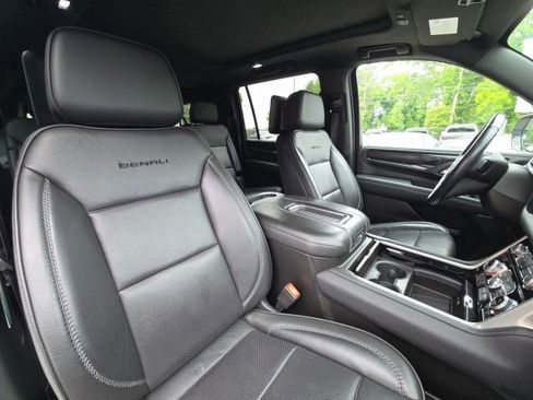 Used 2021 GMC Yukon XL Denali w/ Denali Premium Package AWD/4WD image 24