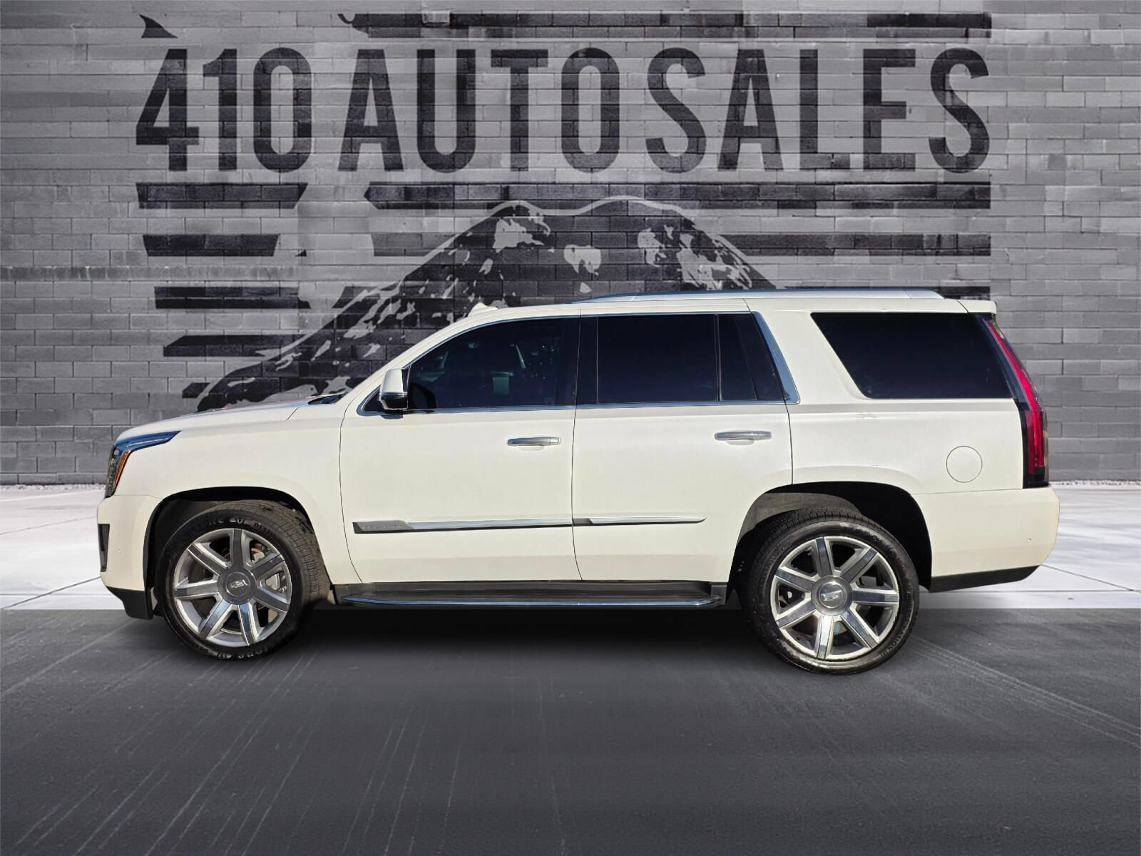 Used 2017 Cadillac Escalade Luxury AWD/4WD image 7