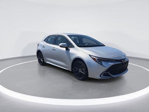 Used 2025 Toyota Corolla XSE FWD image 2