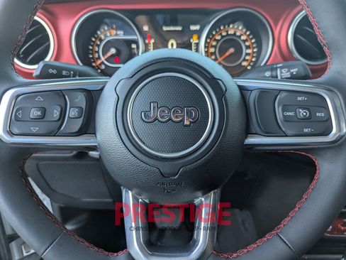Used 2023 Jeep Gladiator Rubicon w/ LED Lighting Group AWD/4WD image 18