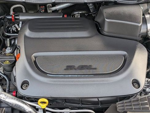 Certified 2019 Chrysler Pacifica Limited image 32