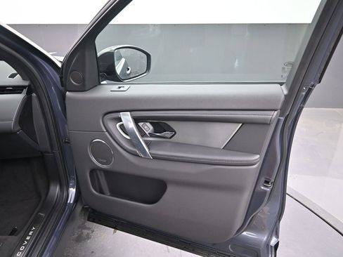 Used 2025 Land Rover Discovery Sport Dynamic SE image 4