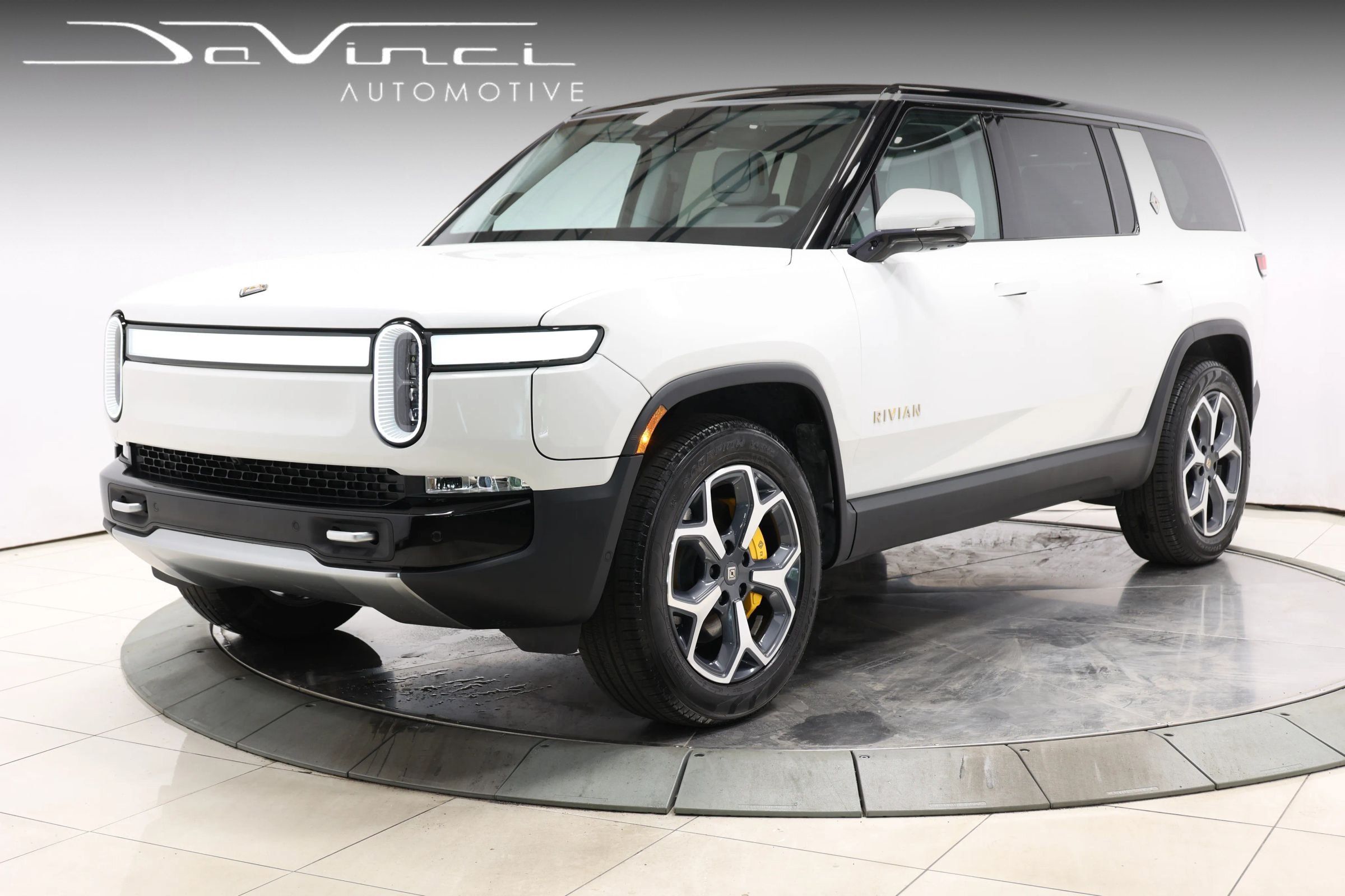 Used 2024 Rivian R1S Adventure Quad AWD/4WD image 1
