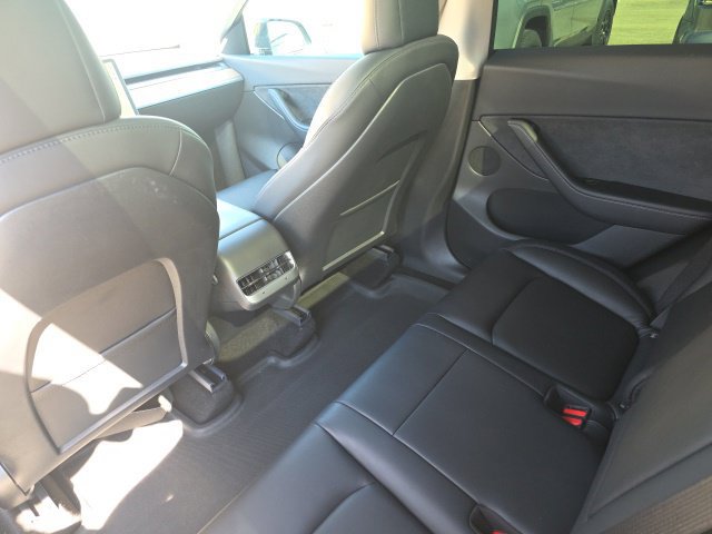 Used 2021 Tesla Model Y Long Range AWD/4WD image 8