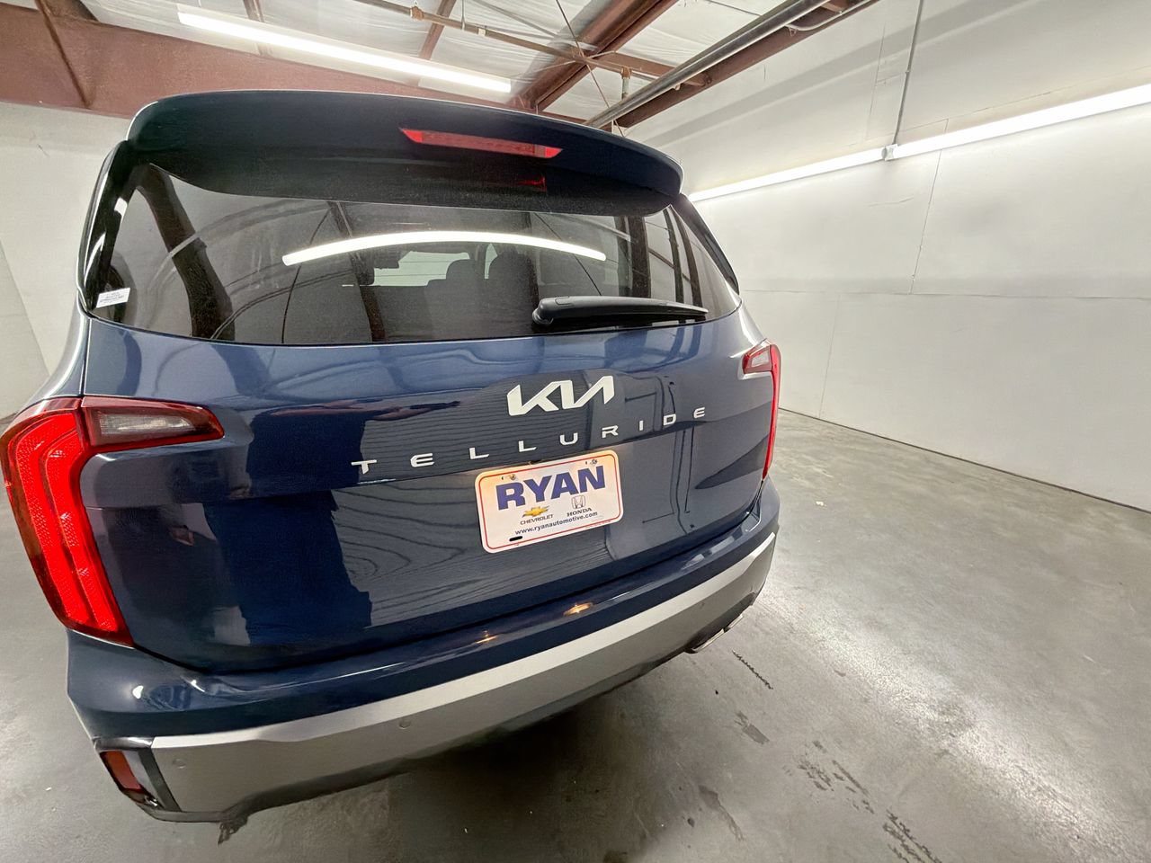 Used 2025 Kia Telluride S FWD image 32