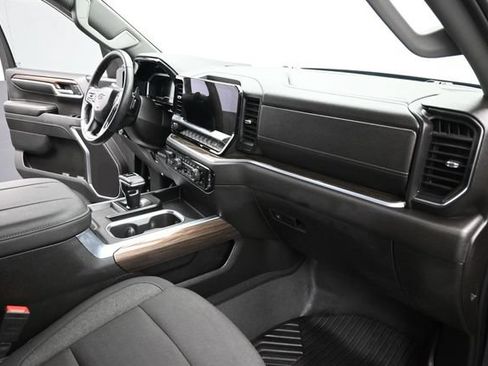 Used 2024 Chevrolet Silverado 1500 RST AWD/4WD image 17