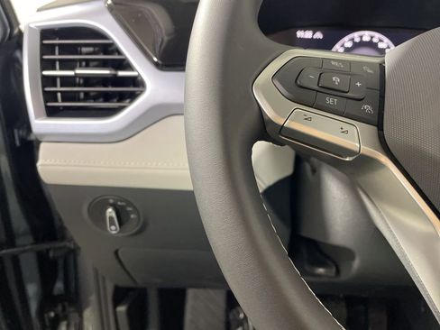 New 2026 Volkswagen Taos SE AWD/4WD image 13