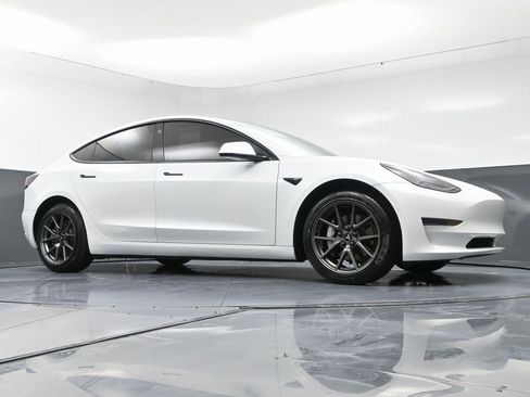 Used 2021 Tesla Model 3 Standard Range Plus image 53