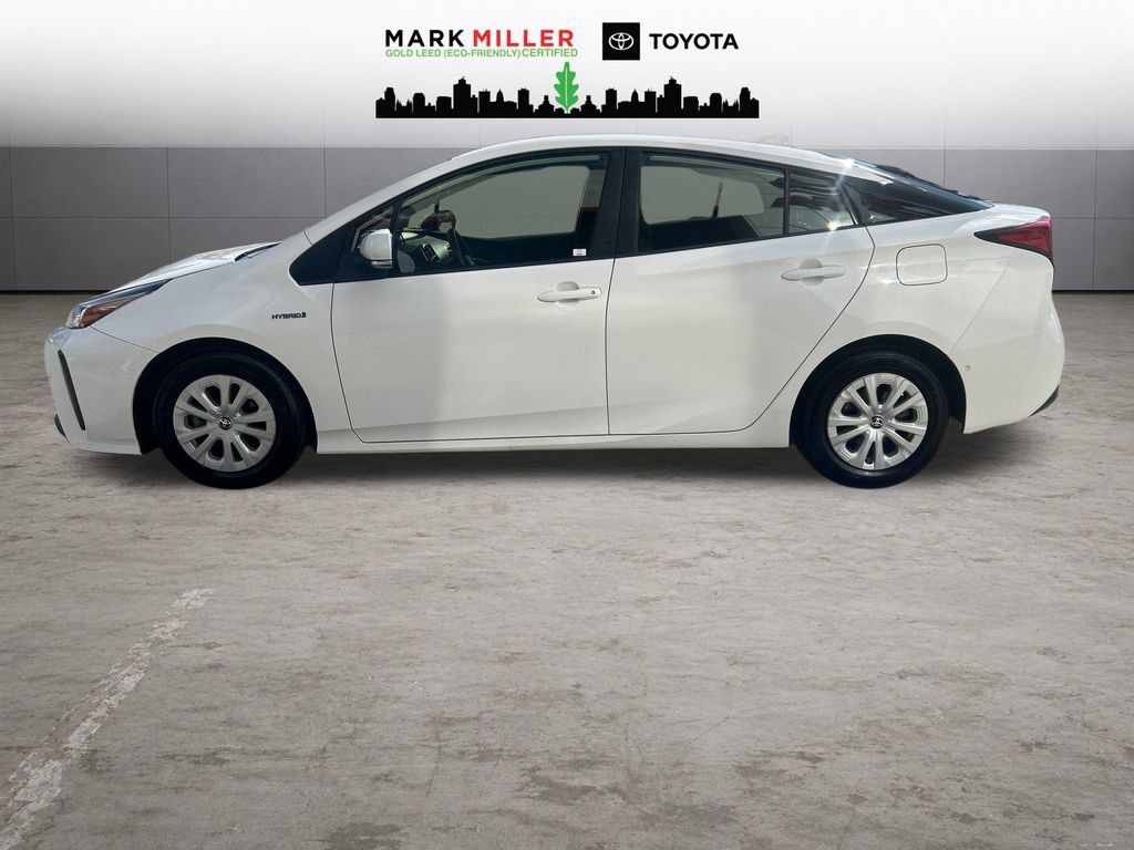 Used 2022 Toyota Prius LE FWD image 2