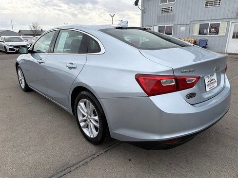 Used 2017 Chevrolet Malibu LT image 4