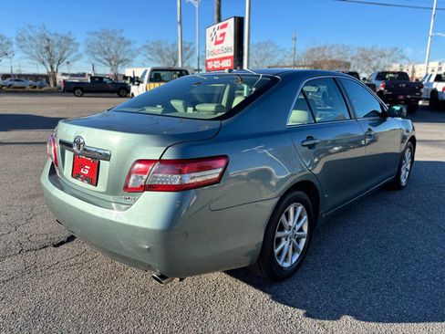 Used 2011 Toyota Camry XLE w/ XLE Extra-Value Pkg #1 FWD image 6