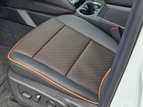 New 2026 GMC Canyon AT4 w/ Technology Plus Package AWD/4WD image 9