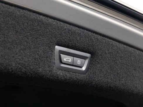 Used 2024 BMW 760i xDrive w/ Premium Package 2 image 9