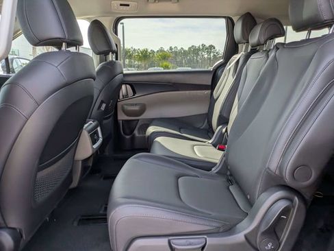 New 2026 Kia Carnival LXS FWD image 12