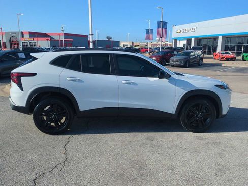 Used 2024 Chevrolet Trax ACTIV w/ Sunroof Package FWD image 9