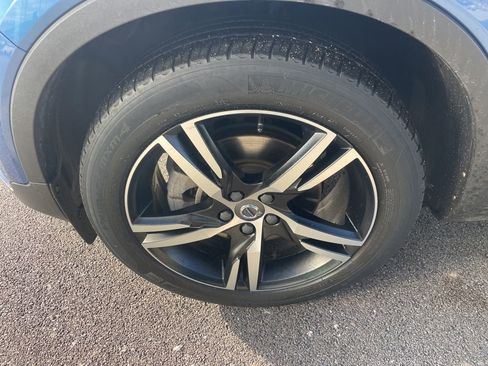 Used 2021 Volvo XC40 T5 R-Design w/ Advanced Package image 14