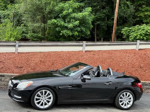 Used 2016 Mercedes-Benz SLK 300 image 4