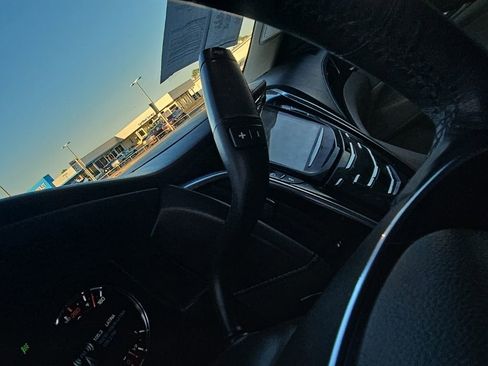 Used 2019 Cadillac Escalade 2WD image 17