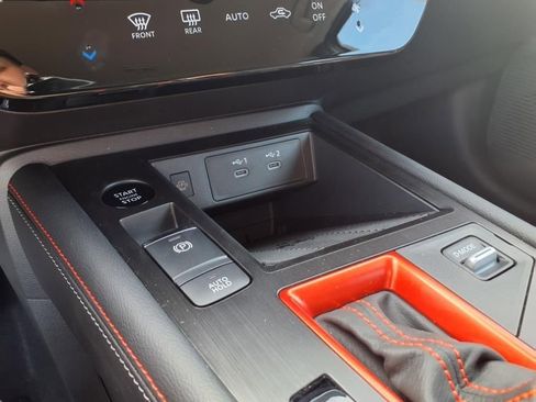 Used 2025 Nissan Kicks SR image 8