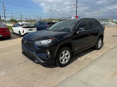 Used 2021 Toyota RAV4 XLE AWD/4WD image 6