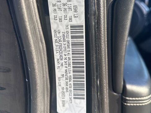 Used 2017 Jeep Grand Cherokee Limited image 34