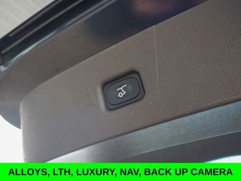 Used 2023 Lincoln Nautilus FWD w/ Premium Package image 12