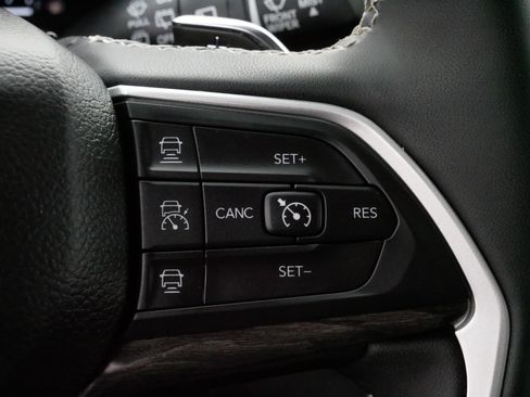 Used 2023 Jeep Grand Cherokee L Limited w/ Black Appearance Package image 25