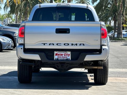 Used 2020 Toyota Tacoma TRD Sport w/ Technology Package RWD image 5