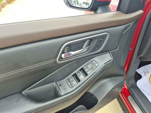 Used 2021 Nissan Rogue Platinum FWD image 19