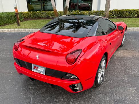 Used 2010 Ferrari California image 27