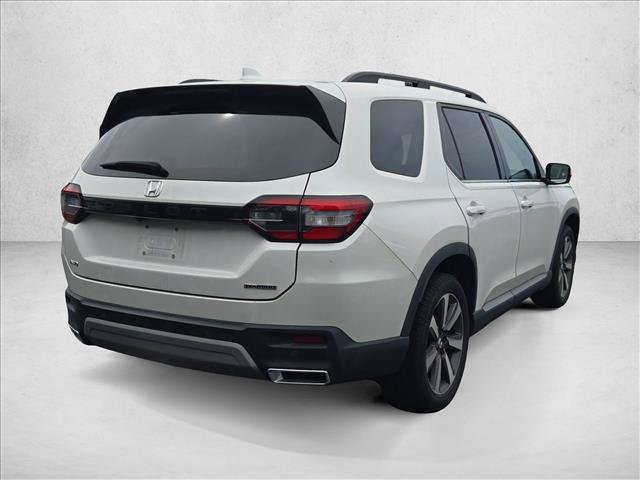 Used 2025 Honda Pilot Touring image 5