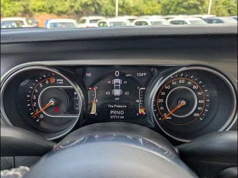 Used 2020 Jeep Gladiator Overland w/ Trailer Tow Package AWD/4WD image 14