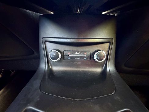 Used 2013 Lincoln MKT AWD image 30